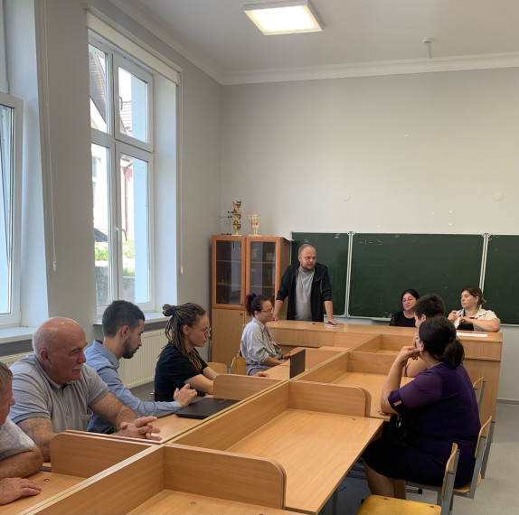 В Цмурской школе прошел первый в новом учебном году педагогический совет.